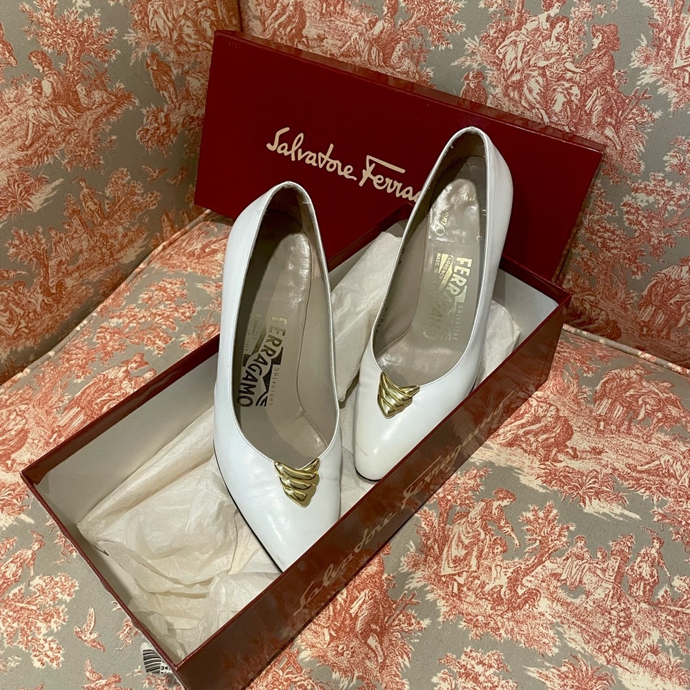 White Salvatore Ferragamo Capitol Heels Almond Toe Calf gold medallion Size 5